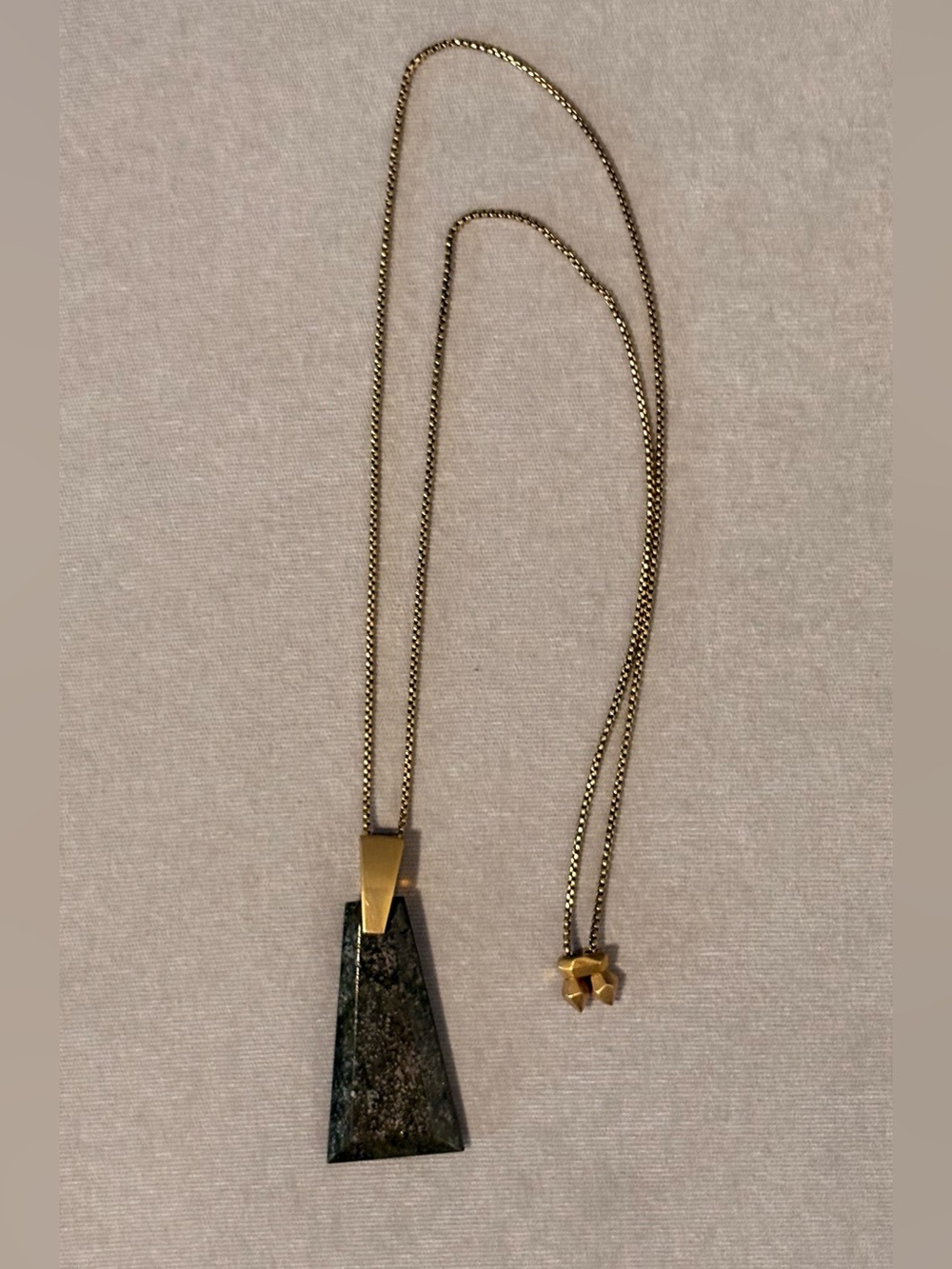 Kendra Scott Gold-tone Pendant Necklace in Green Stone - Adjustable